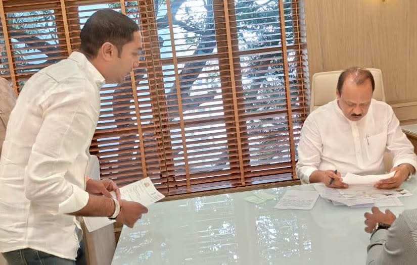 نائب وزیر اعلیٰ اجیت پوار سے ملاقات کی اور محضر دیا