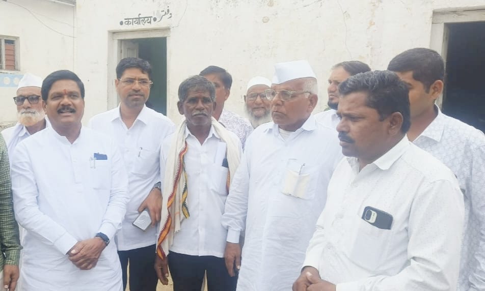 حاجی عبدالرزاق غلام رسول اردو ہائی اسکول، گھنسوانگی میں خاص دار اورمعزز شخصیات کا استقبال