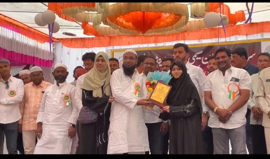 سر سیّد احمد خان اردوپرائمری وپیپلز اردو ہائی اسکول بیڑ  ہونہار طالبہ مومن عمارہ عبدالمتین کومثالی طالبہ کا ایوارڈ* 